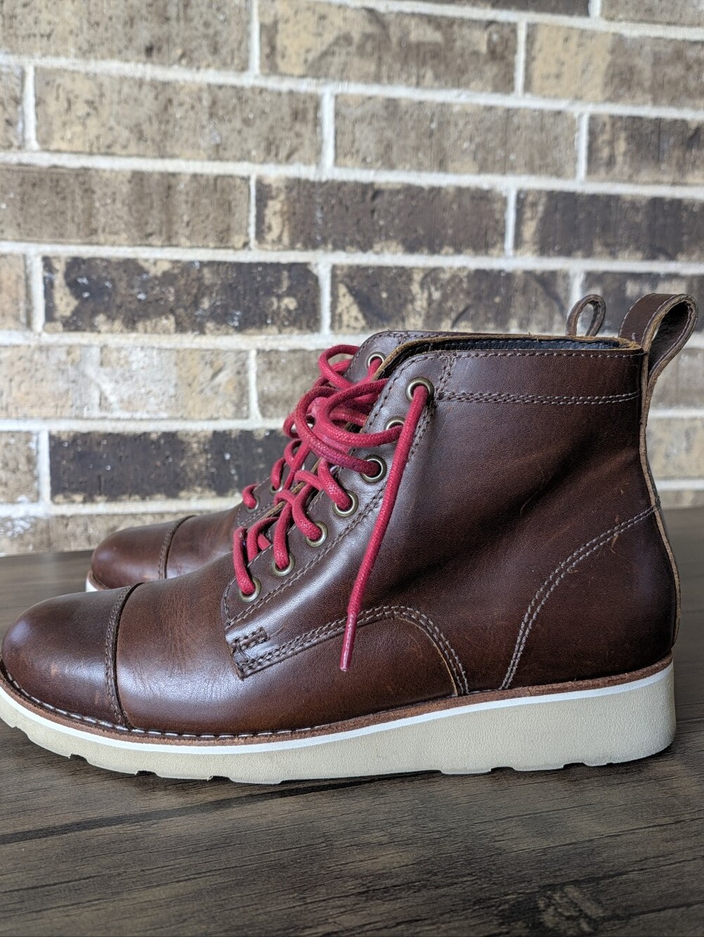 Helm Lou Men's Brown Leather Boots with Red Laces